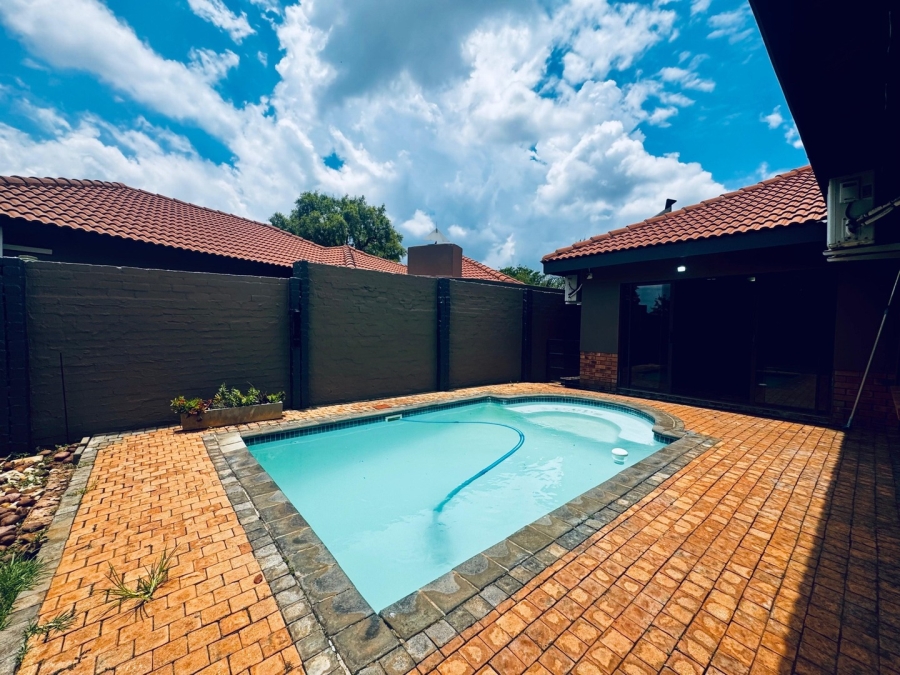 3 Bedroom Property for Sale in Waterkloof East North West